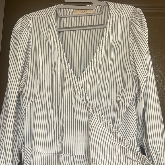 White and blue stripped wrap shirt - Picture 2 of 6